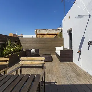  Hostel Bird House